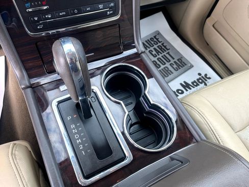 Used 2015 Lincoln Navigator 4WD w/ Equipment Group 101A Reserve image 12