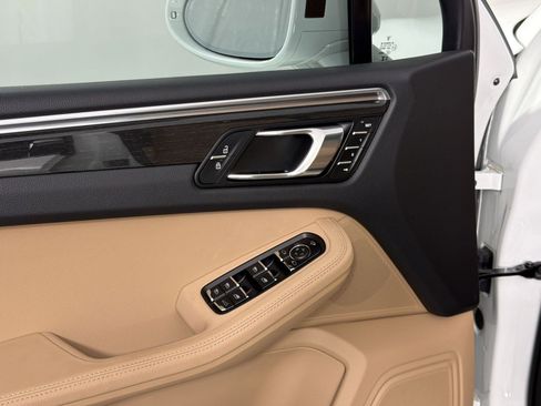 Certified 2023 Porsche Macan S AWD/4WD image 13