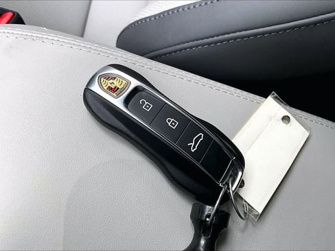 Used 2025 Porsche 911 Carrera RWD image 14