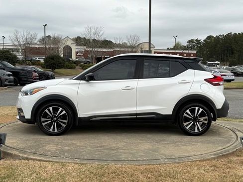 Used 2020 Nissan Kicks SR w/ SR Premium Package image 4