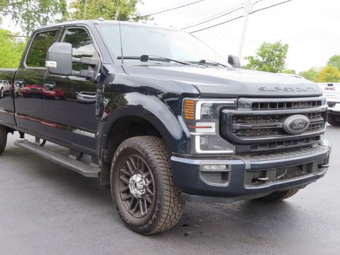 Used 2022 Ford F250 Lariat w/ Black Appearance Package image 26