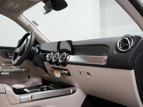Used 2023 Mercedes-Benz EQB 300 4MATIC image 24