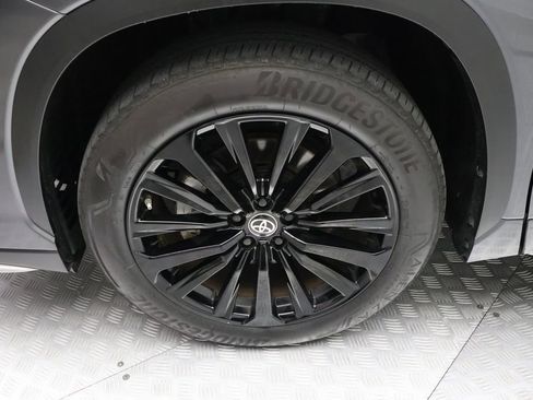 Certified 2025 Toyota Highlander XSE image 4