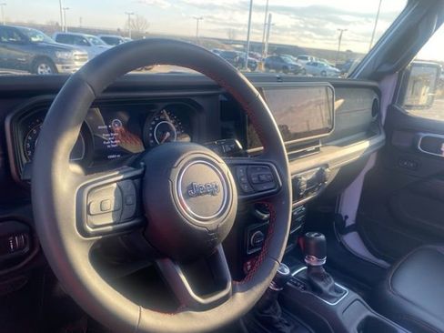 Used 2024 Jeep Wrangler Unlimited Rubicon image 6