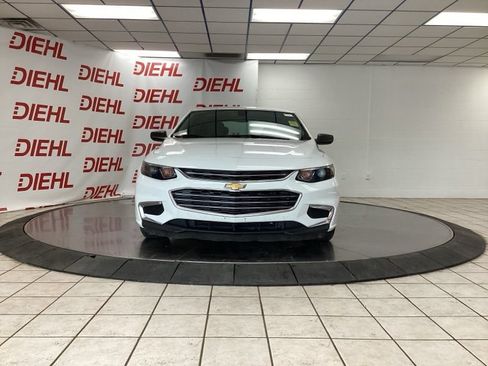 Used 2018 Chevrolet Malibu LS FWD image 2