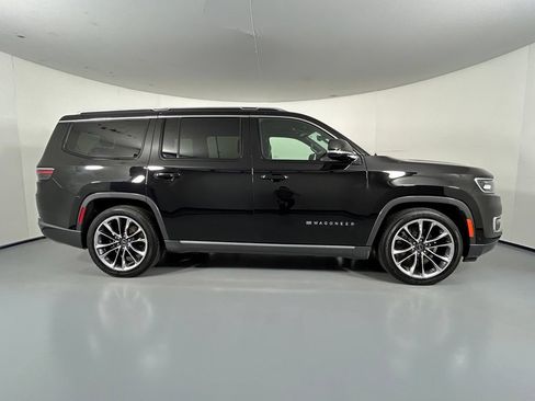 Used 2022 Jeep Wagoneer Series III w/ Premium Group I AWD/4WD image 8