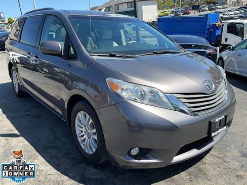 Used 2014 Toyota Sienna XLE image 71