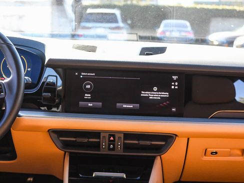 Used 2025 Porsche Cayenne image 13