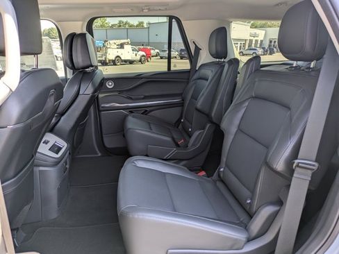 New 2025 Lincoln Navigator Reserve image 14