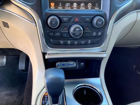 Used 2017 Jeep Grand Cherokee Limited image 31