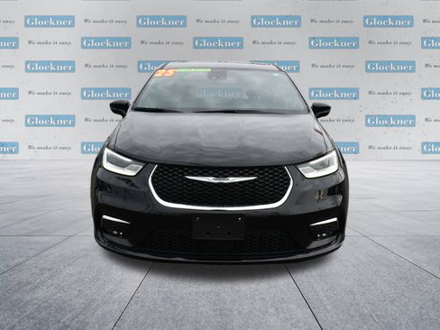 Used 2025 Chrysler Pacifica Select FWD image 2