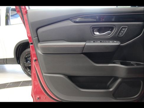 Certified 2025 Honda Pilot TrailSport image 15