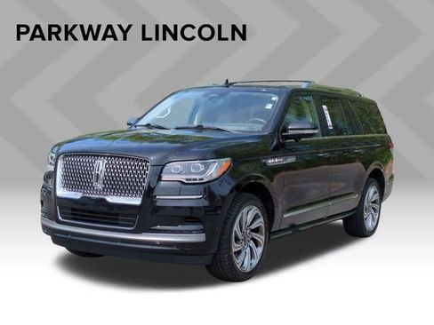 Used 2023 Lincoln Navigator L Reserve image 3