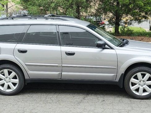 Used 2008 Subaru Outback 2.5i L.L. Bean AWD/4WD image 2