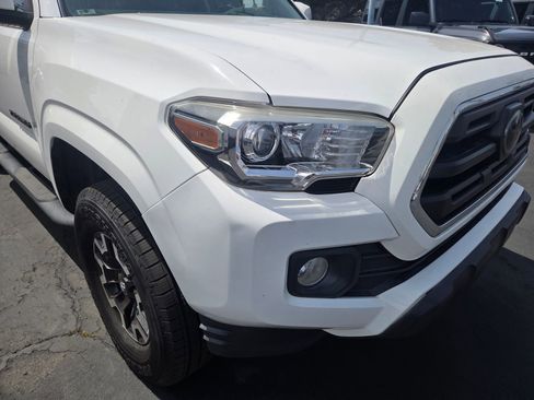 Used 2018 Toyota Tacoma SR5 RWD image 4