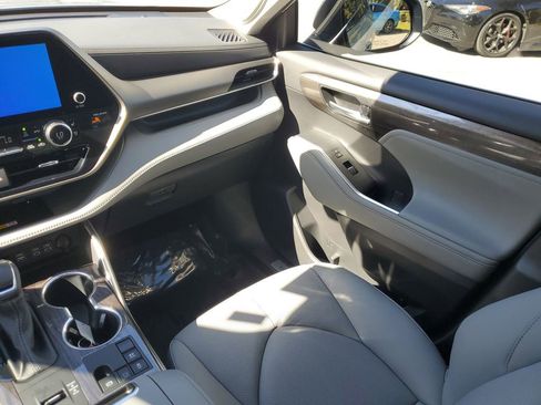 Used 2024 Toyota Highlander Limited image 26