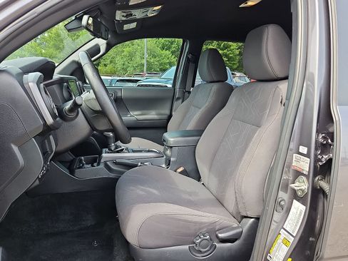 Used 2018 Toyota Tacoma TRD Off-Road AWD/4WD image 25