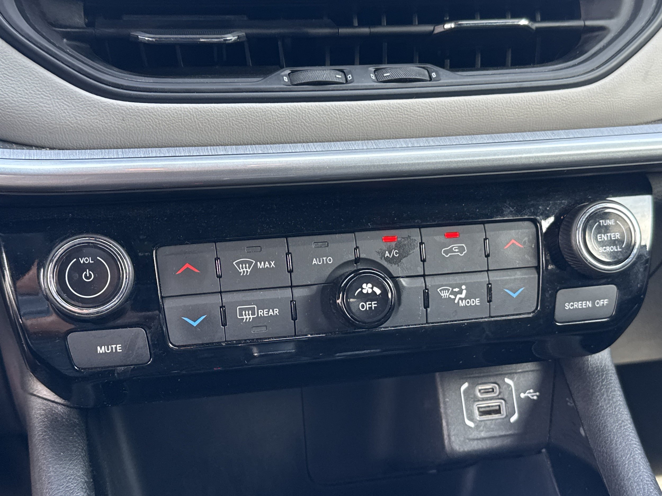 Used 2025 Jeep Compass Limited AWD/4WD image 30