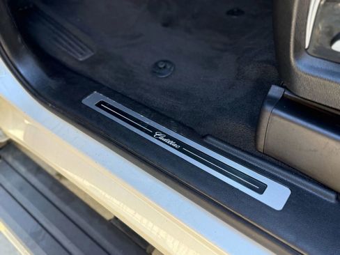 Used 2015 Cadillac Escalade ESV Premium image 16