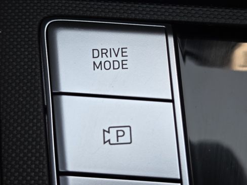 Used 2023 Hyundai Elantra SEL FWD image 9