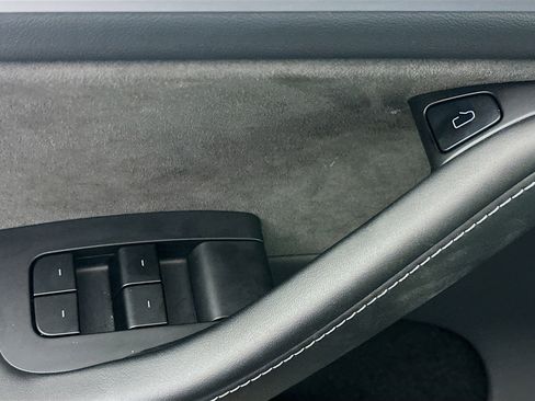 Used 2025 Tesla Model Y Long Range image 15