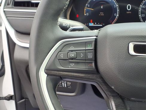 Certified 2023 Jeep Grand Cherokee Limited AWD/4WD image 11