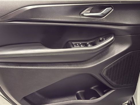 Used 2025 Jeep Grand Cherokee L Altitude image 19