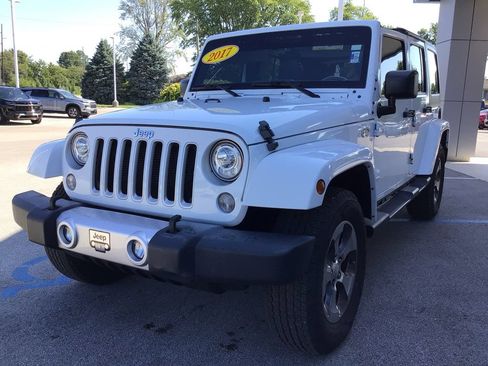 Used 2017 Jeep Wrangler Unlimited Sahara w/ Max Tow Package AWD/4WD image 14