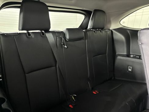 Used 2024 Toyota Highlander XLE AWD/4WD image 31