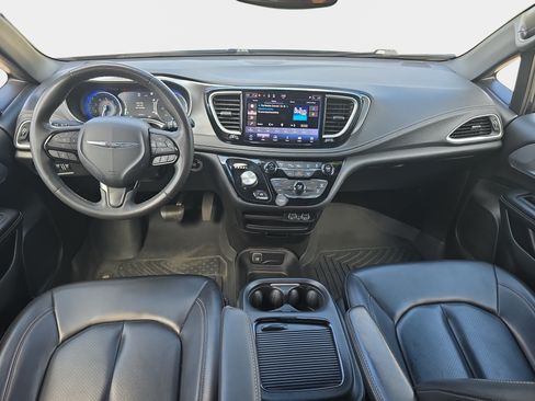 Used 2023 Chrysler Pacifica Touring-L w/ S Appearance Package FWD image 10