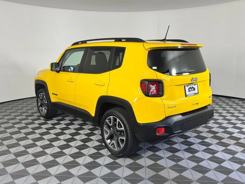 Used 2018 Jeep Renegade Latitude w/ Cold Weather Group AWD/4WD image 5