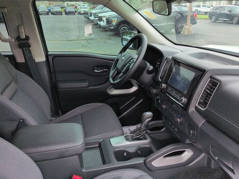 Used 2024 Nissan Frontier SV w/ Technology Package AWD/4WD image 10