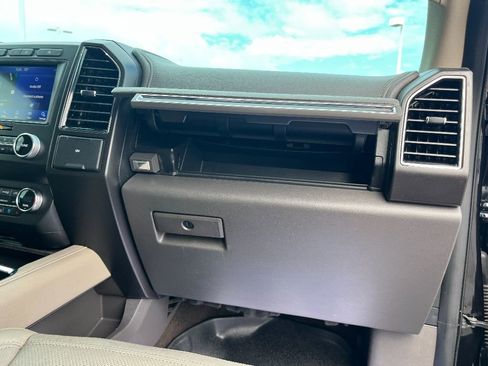 Used 2020 Ford Expedition Limited image 19