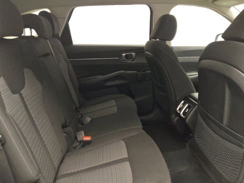 Used 2023 Kia Sorento LX FWD image 19