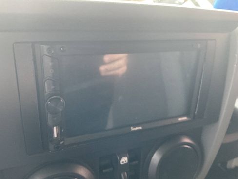 Used 2010 Jeep Wrangler Unlimited Sport RWD image 17