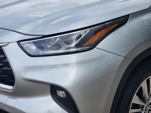 Certified 2025 Toyota Highlander Platinum AWD/4WD image 9