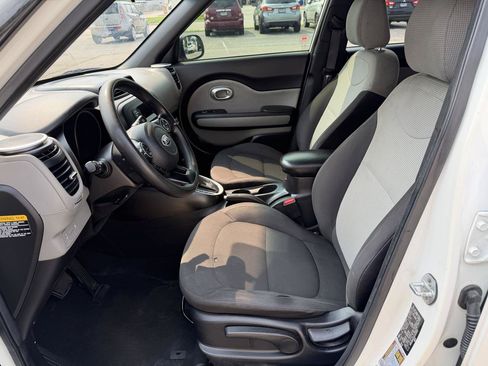 Used 2016 Kia Soul FWD image 11