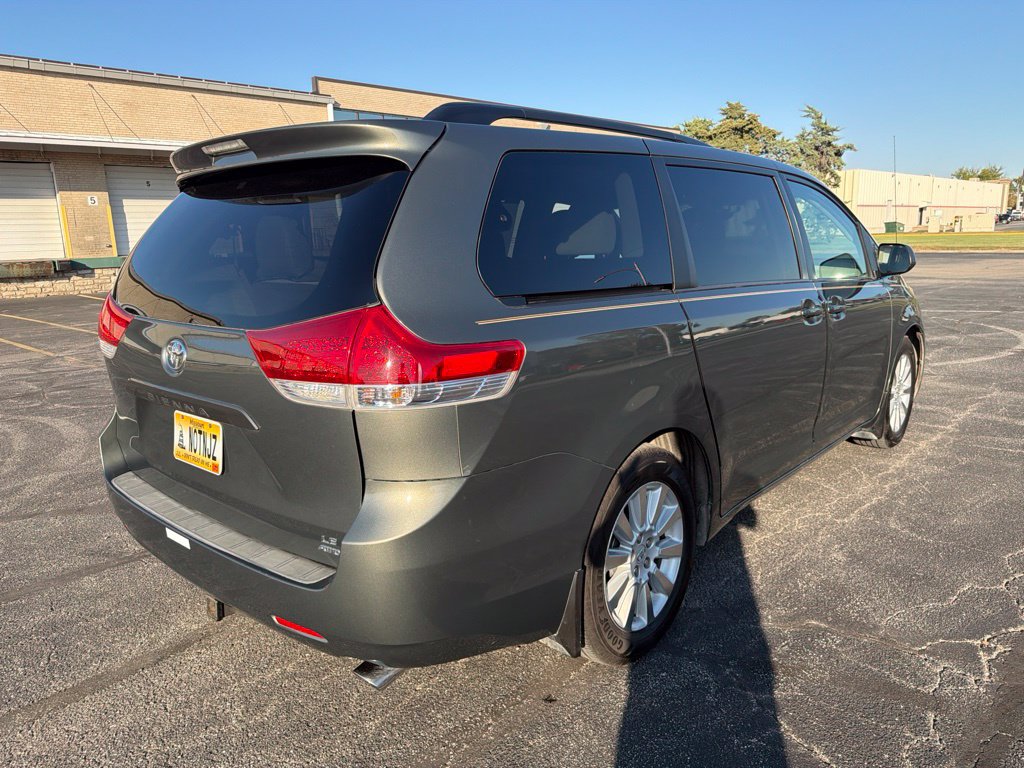 Used 2012 Toyota Sienna LE w/ Towing Pkg AWD/4WD image 5