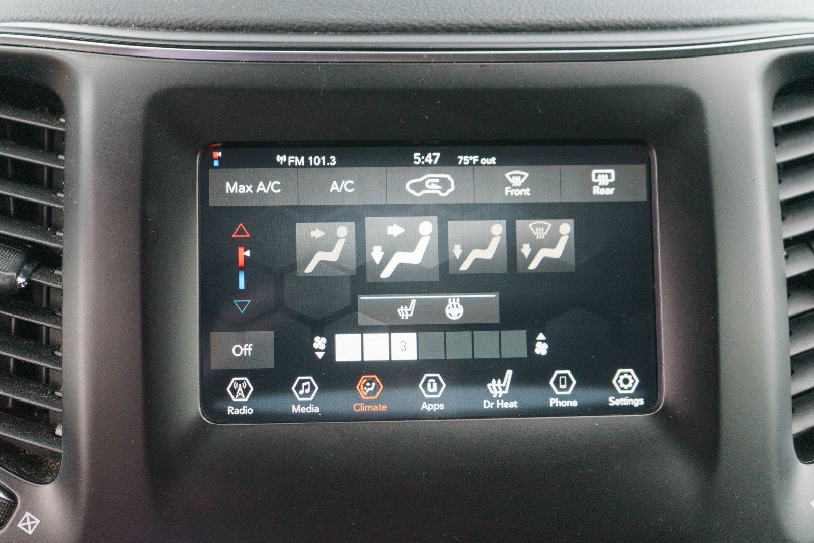 Used 2019 Jeep Cherokee Latitude Plus FWD image 15
