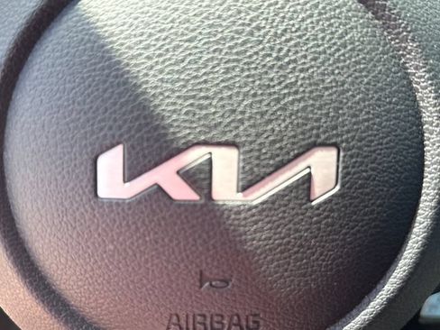 Certified 2025 Kia Soul LX w/ LX Technology Package FWD image 24