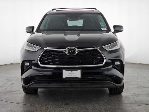 Used 2023 Toyota Highlander Limited FWD image 15