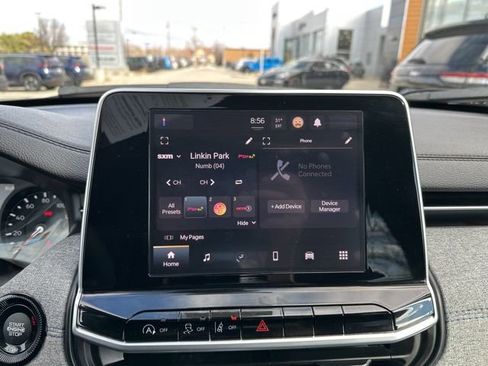 Used 2025 Jeep Compass Latitude image 31