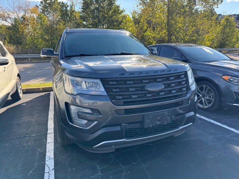Used 2017 Ford Explorer XLT AWD/4WD image 4