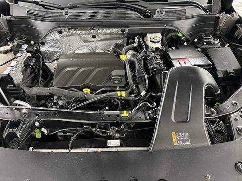 Used 2025 Chevrolet Trax RS w/ Driver Confidence Package FWD image 30