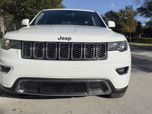 Used 2017 Jeep Grand Cherokee Laredo w/ Quick Order Package 2BE image 9