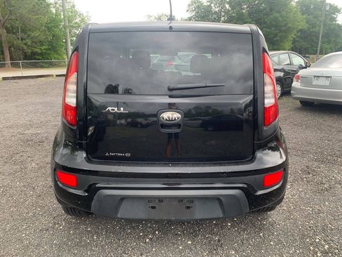 Used 2013 Kia Soul + FWD image 4