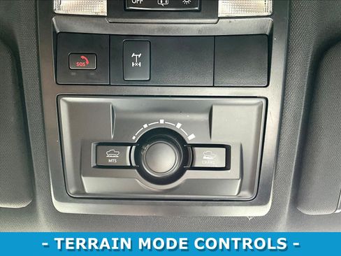 Used 2023 Toyota Tacoma TRD Off-Road AWD/4WD image 38