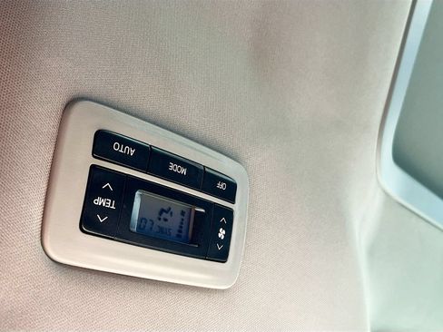 Used 2020 Toyota Sienna XLE FWD image 23
