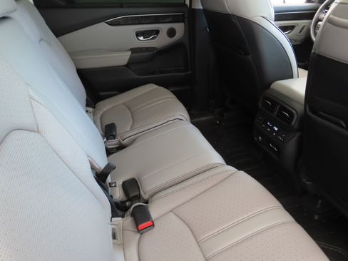 Used 2023 Honda Pilot Elite image 24