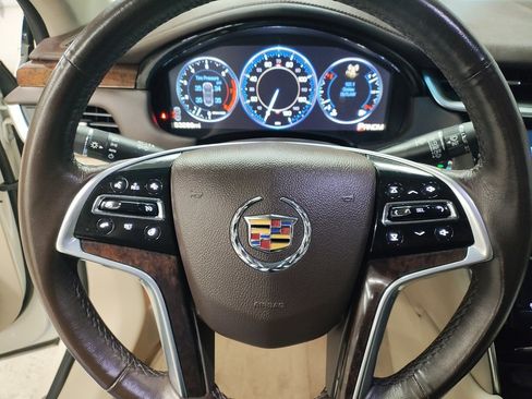 Used 2013 Cadillac XTS Premium image 28